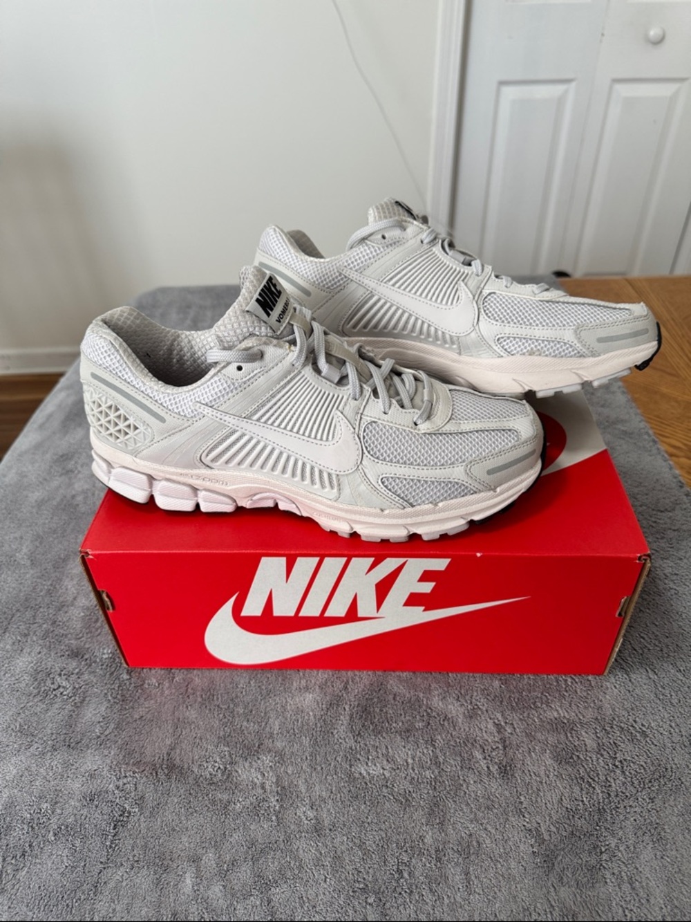 Like New. Nike Vomero 5. Vast Grey